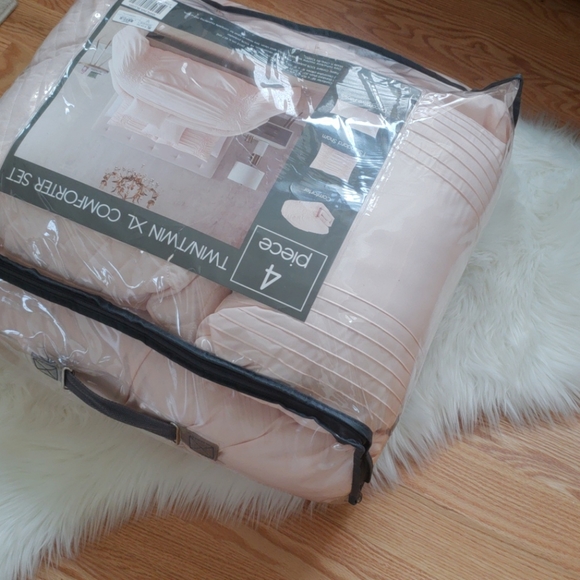 - Hallmart Collectibles

Amalina 4-Pc. Comfor - Picture 5 of 12